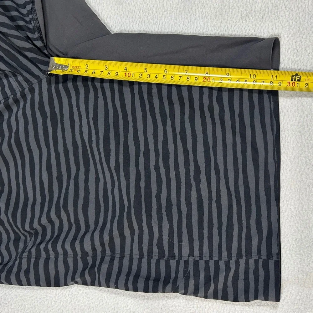 Lululemon Athletic Shorts Mens 32 Grey Black Stripe Zipper Pocket Inseam 11 READ